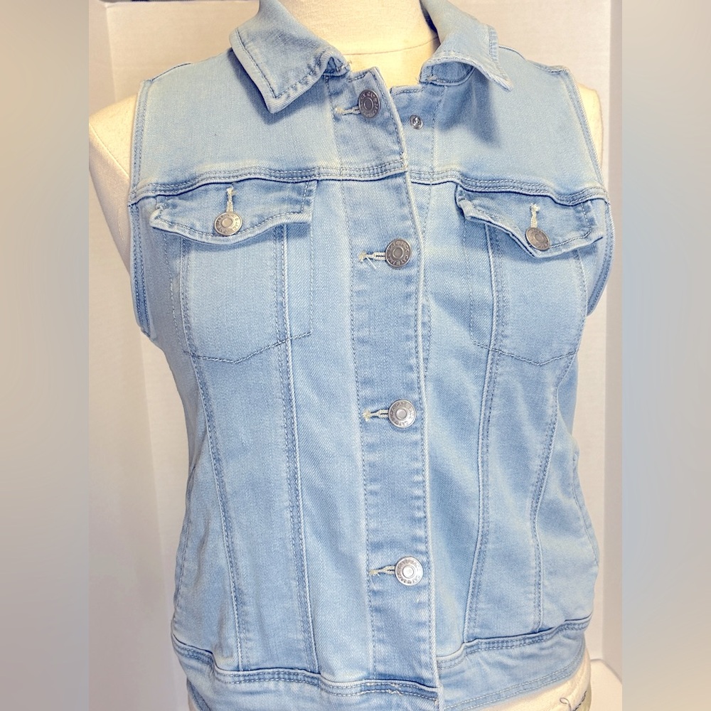 Like new Cat & Jack Girls Jean Vest XL 14/16